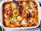 Рецепта Печени кюфтета от телешка кайма с наденица и доматен сос на фурна